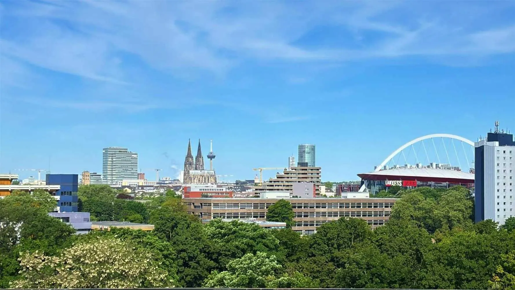Cologne Fair Apartment With Cathedral View