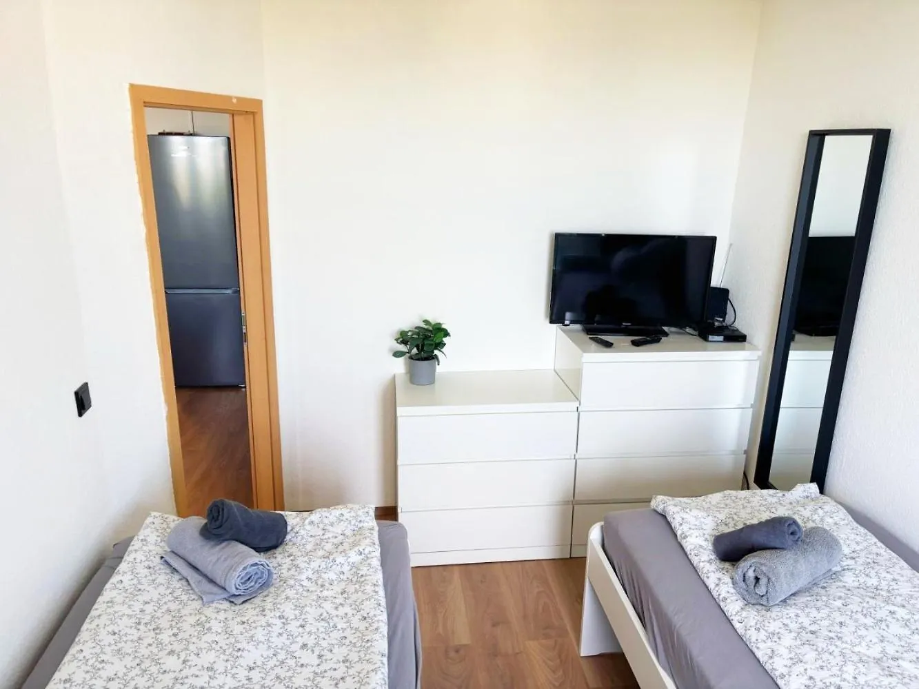 Cologne Fair Apartment With Cathedral View