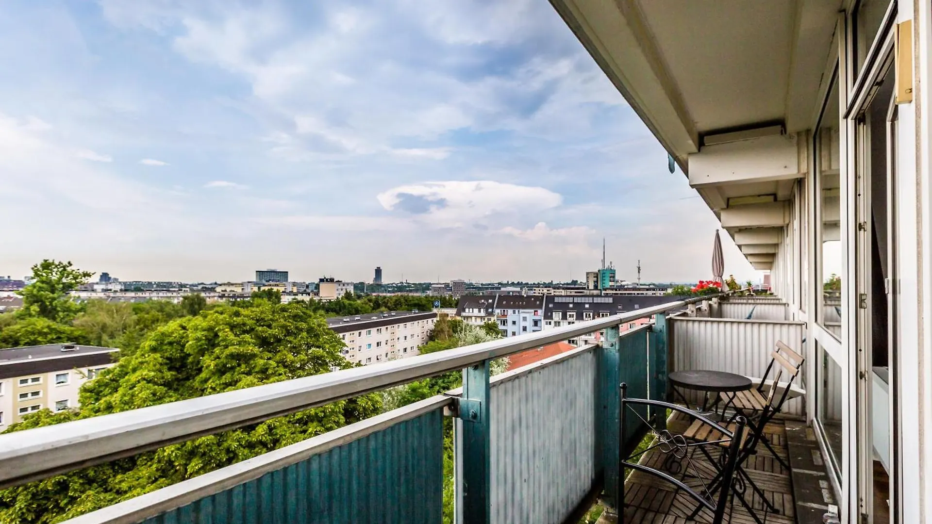 Cologne Fair Apartment With Cathedral View